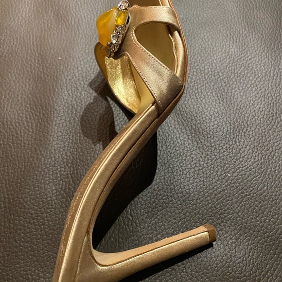 Authentic GIUSEPPE ZANOTTI elegant golden satin and leather evening shoes. - Picture 4 of 11